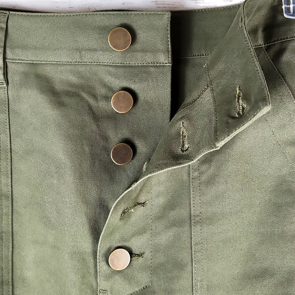 Loft, Olive Green, 0337, Women's straight mini skirt. Back split, SZ 4 - Picture 4 of 8